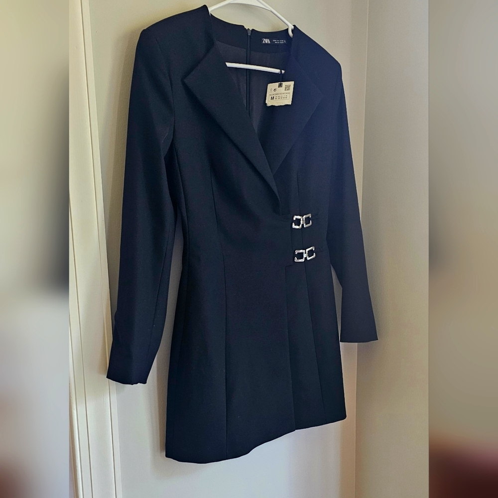 Zara Black Tailored Blazer with Sleek Design